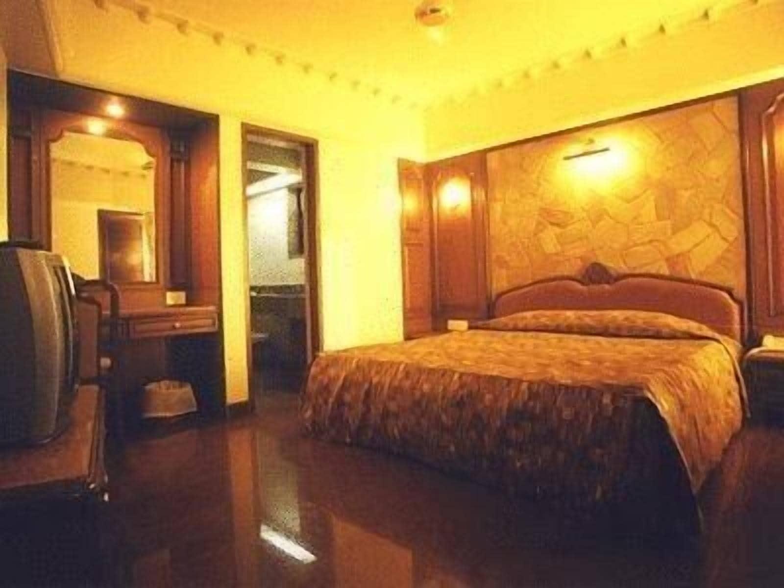 Bloom Hotel - Juhu Βομβάη Εξωτερικό φωτογραφία