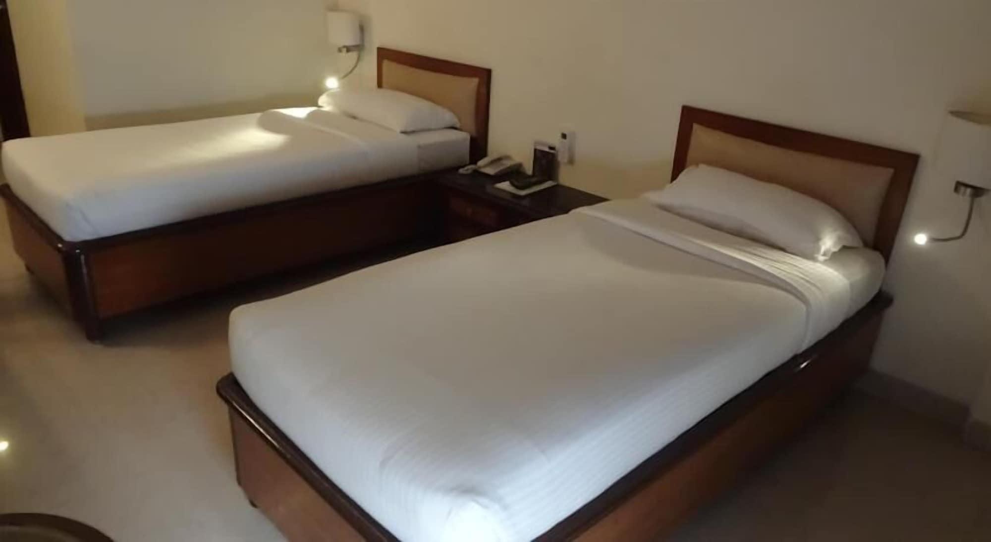 Bloom Hotel - Juhu Βομβάη Εξωτερικό φωτογραφία
