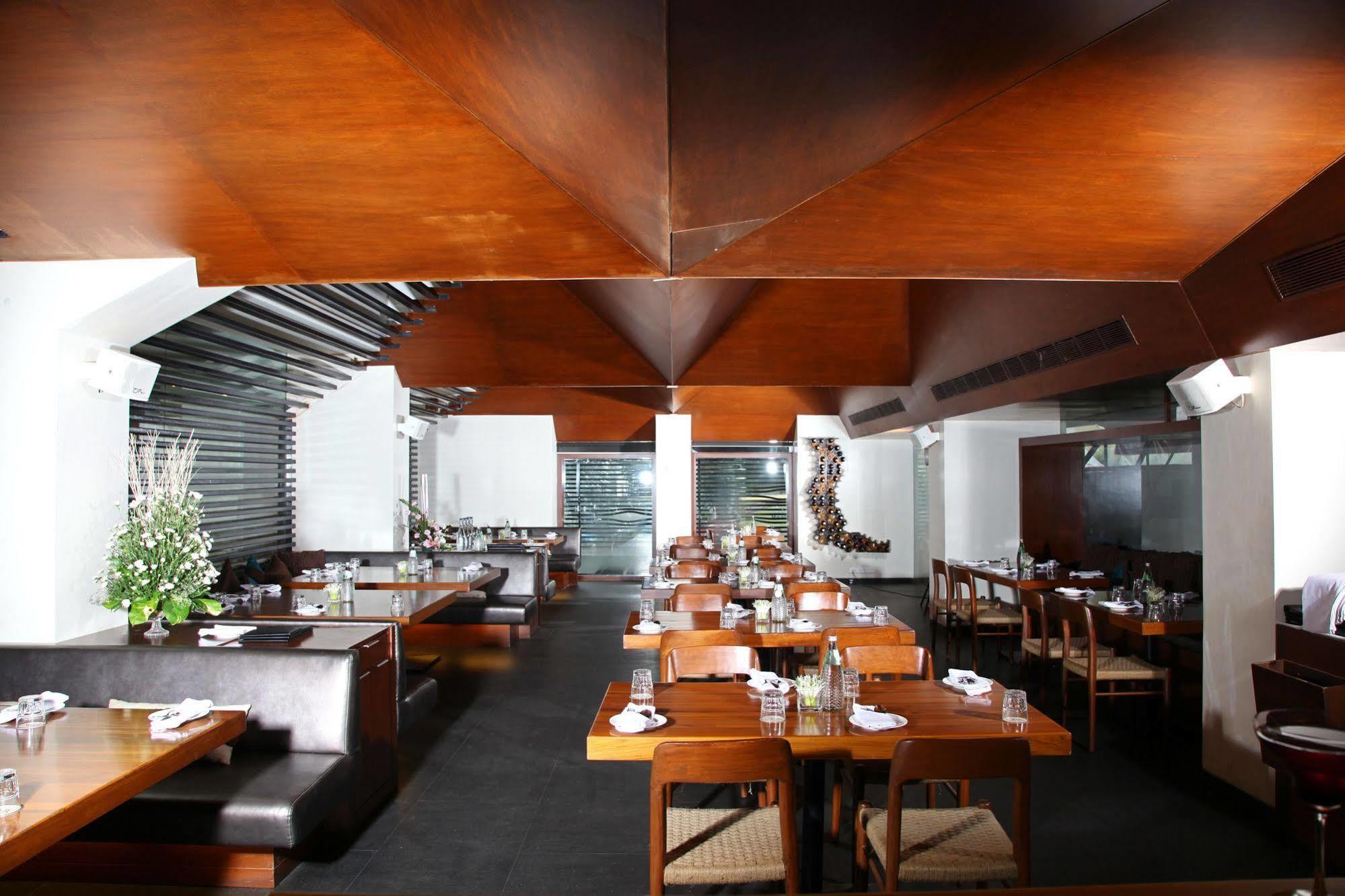 Bloom Hotel - Juhu Βομβάη Εξωτερικό φωτογραφία
